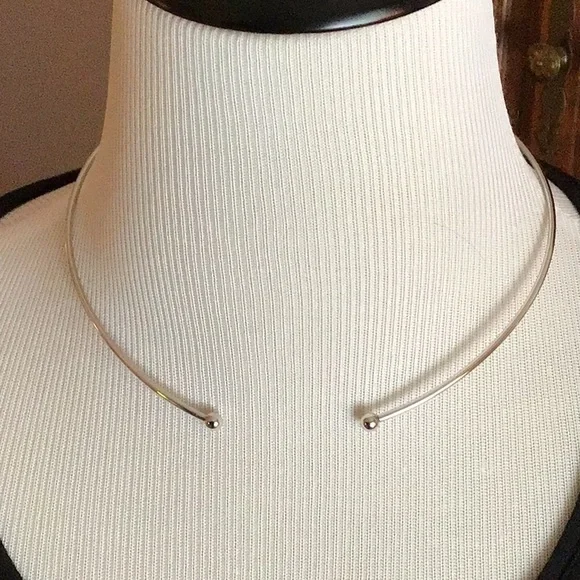 Silvertone Wire Necklace - Picture 2 of 2
